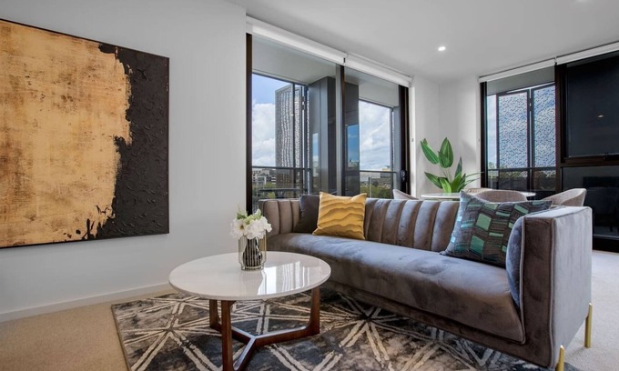 Caulfield North Apartment | Designer 2BR with Carpark Monash Uni@Caulfield