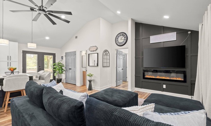 Belvedere Park House | Designer 3BR/3BA Bungalow Great for Families!