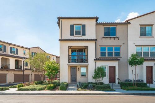 El Monte House | Designer 3BR El Monte Retreat Near DTLA & Pasadena