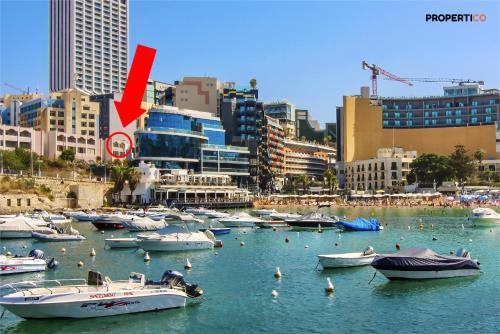 Paceville Apartment | Designer - 60 Seconds to the Beach I Free Parking!