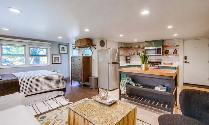 Talmadge Apartment | Designer Canyon View Studio Near SDSU & Talmadge!