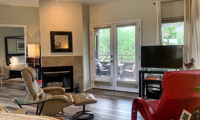 Tucson Condo | Designer Condo with Mountain Views in Amazing Desert surroundings