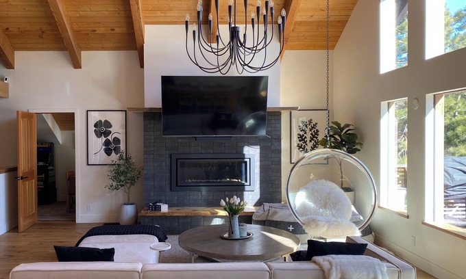 Mammoth Lakes House | Designer Mountain Chalet + Monthly Rental Only + Walk to Village + Ski Back