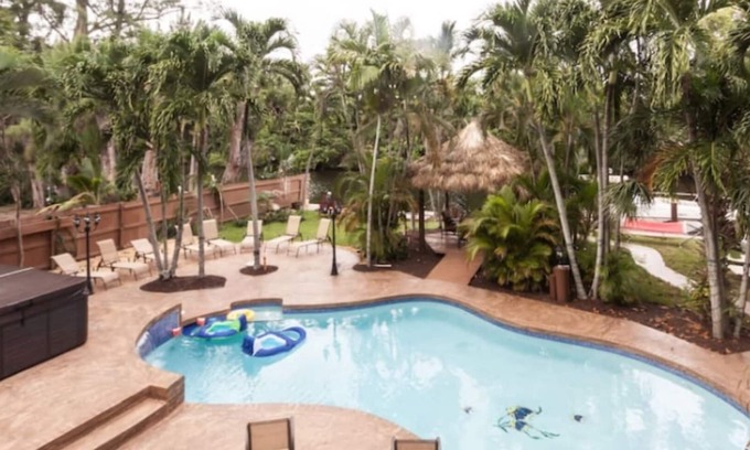 Fort Lauderdale Villa | DESIGNER OASIS RESORT .12n BEDROOMS .7 BATHS .PRIVATE RESORT .SLEEPS 24 GUESTS