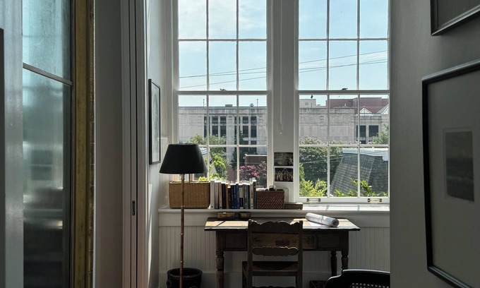 Harleston Village Apartment | Designer's Historic Downtown Pied a Terre near Broad. Private Parking 30-day min