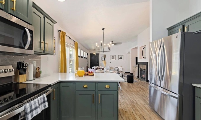 Northwest Boise City House | Designer townhouse: Boise, Eagle, trails, & BBQ!