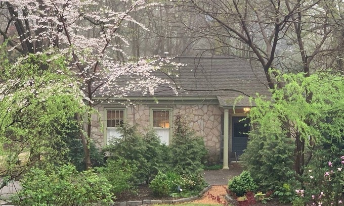 Athens Cottage | DesignerCottage-Heart of 5 Points 2BR1Bath+Kitchen