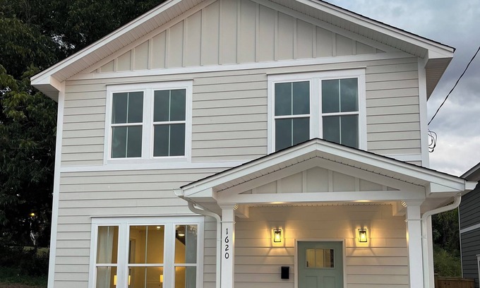 Columbia House | DESTINATION USC! 5BR/3.5BA new construction - walk to campus, 5Points and more!