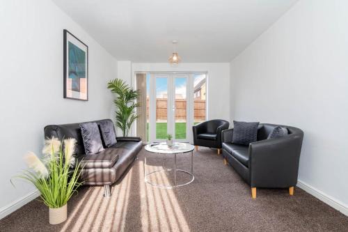 Smethwick House | Detached 3 Bedroom House - Gaerden - Parking - Top Rated - Netflix - Wifi - 98C