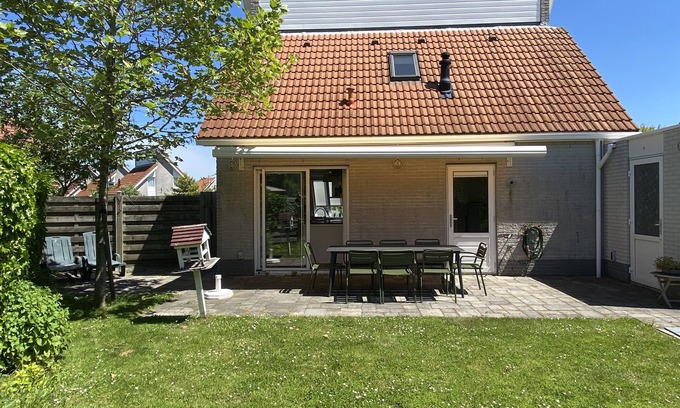 Scharendijke House | Detached 8-person vacation villa by the North Sea and Grevelingen Sea