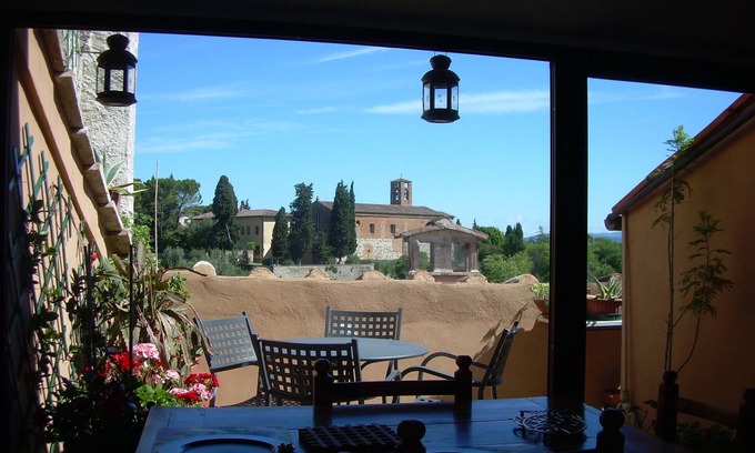 Colle di Val d'Elsa Apartment | Detached attic room with private bathroom in ancient village in Colle Alta