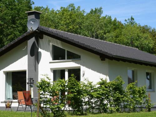 Ferienhausgebiet Hillenseifen House | Detached bungalow with dishwasher in a green area