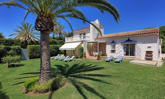 Artola Villa | Detached holiday home close to Cabopino port, Golf Course, Beach, Marbella