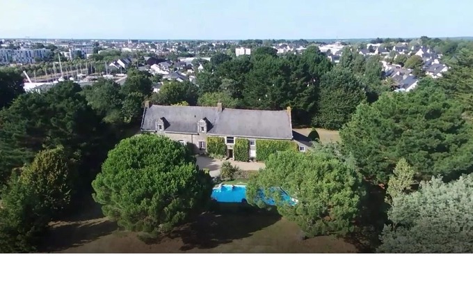 Vannes House | Detached house, heated pool, 10 minutes walk from the center of Vannes