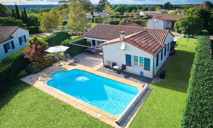 Vasles Villa | Detached villa 4 pers., 2 bathrooms, private pool 4 persons