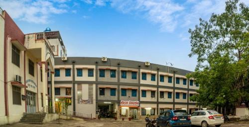 Udaipur City Centre Hotel | Devdarshan Hotel & Restaurant