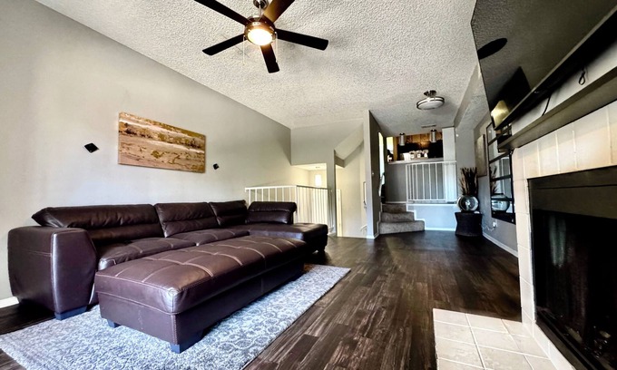 Bedford House | DFW Townhome w/Garage access 15 min from airport