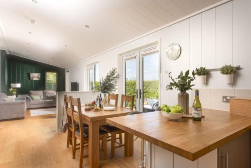 Cheddar House | Diamond Lodge, Strawberryfield Park