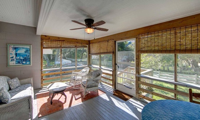 Ocracoke Cottage | Dicie's House - Classic Ocracoke Cottage on Historic Howard Street