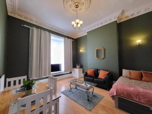 Bordesley Apartment | Digbeth City Centre Apartment Sleeps 12 Opposite Coach Station