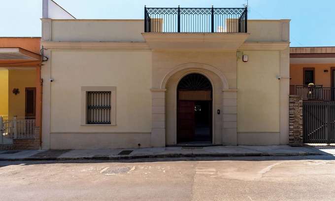 Sannicola House | Dimora Don Attilio by BarbarHouse