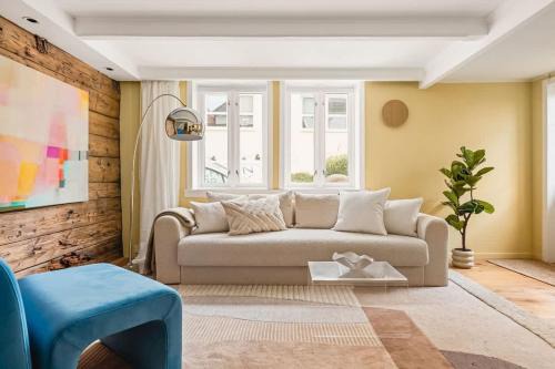 Sentrum House | Dinbnb Homes I Bergen's #1 BNB I Jacuzzi & Fireplace & Balcony