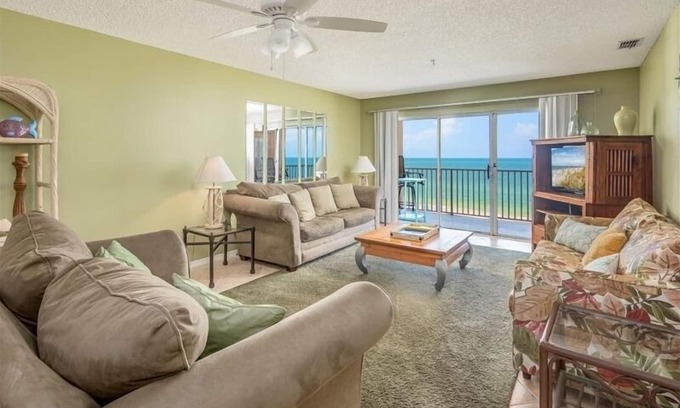 Madeira Beach House | Direct Beachfront Condo! Sleeps 6