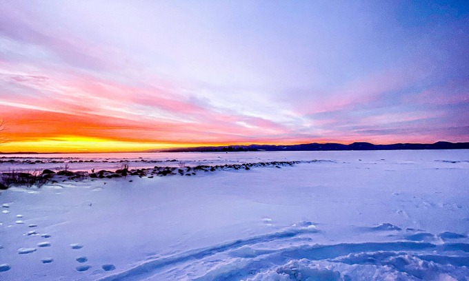 Broadalbin House | Direct Lakefront 3 BR, 2 BA with Walkout Beach and Incredible Views
