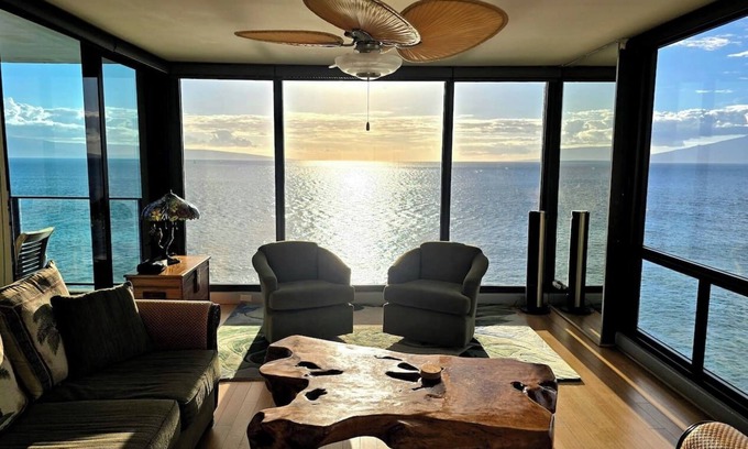 Honokowai Condo | Direct Oceanfront Mahana 2 King Master Corner Unit