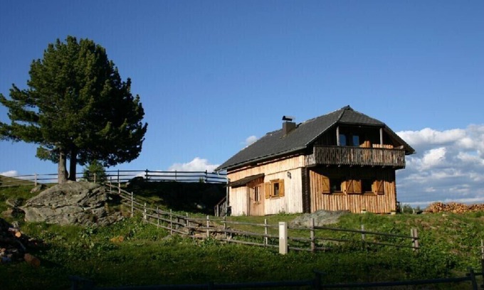 Falkert House | Direct view of Falkertsee, perfect furnishings and location
