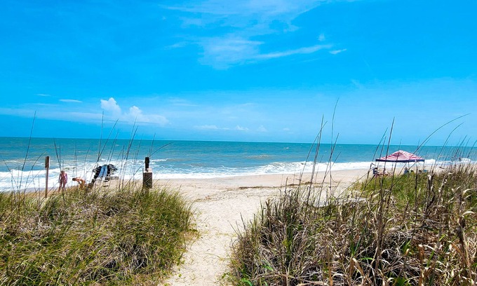 Edisto Island House | Directly across from the beach! Partial Ocean View. Sleeps 10 in beds! CLEAN