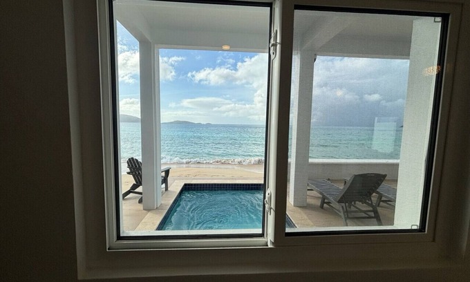 West End Villa | Directly on the Beach!