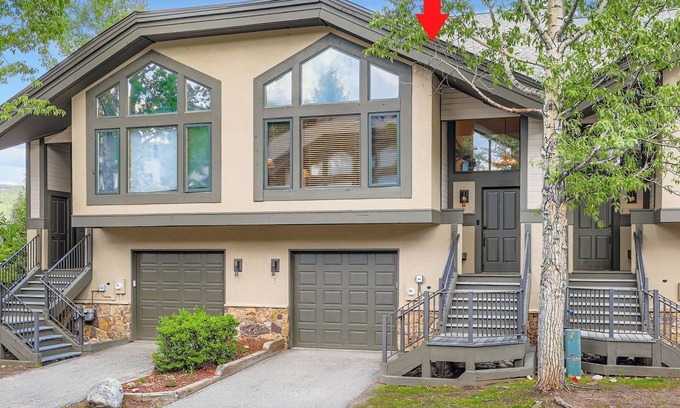 Historic District Ski Chalet | DISCOUNT PRICING! LUX 3/3 CHALET! 4 MIN WALK TO QUICKSILVER LIFT & MAIN ST!
