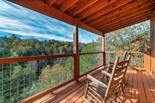 Pigeon Forge House | Discounted! Heated Pool, Theater, Game Room, Pets