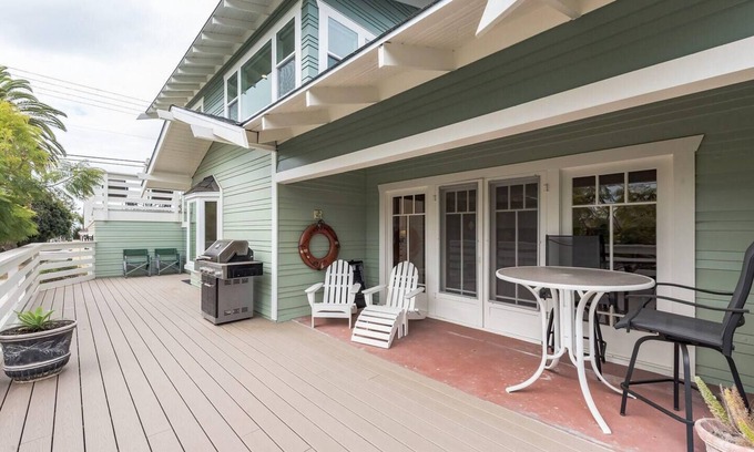Townsite House | DISCOUNTED rates in September! Book a fall getaway
