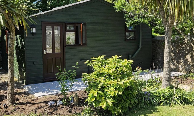 Camborne Ski Chalet | Discover our inviting chalet in the historical town of Camborne, Cornwall!n
