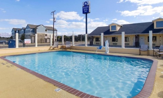 Ingleside Hotel | Discover Port A Nature Preserve + King Bed, Pool & Breakfast