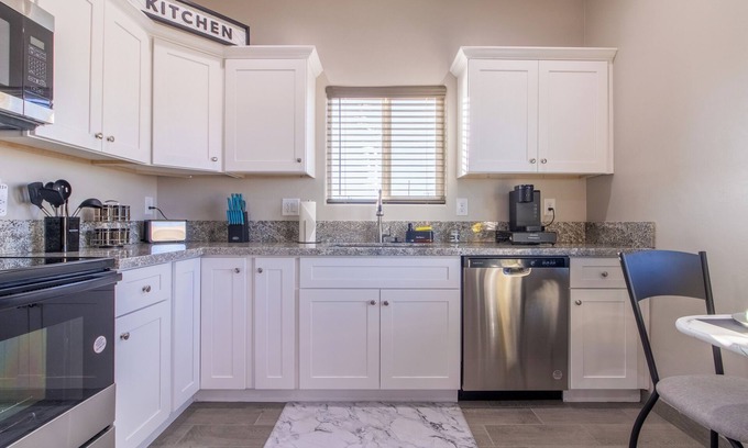South Park House | Discover Stylish Comfort at Casa Moderna – Your Perfect Tucson Getaway!