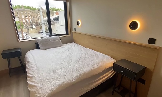 Grand Canal Dock Apartment | Discover the Charm of Dublin with this Lovely 2-bedroom apartment.