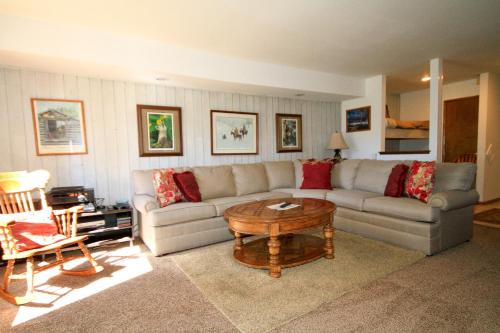 Mammoth Lakes House | Discovery 4 #113