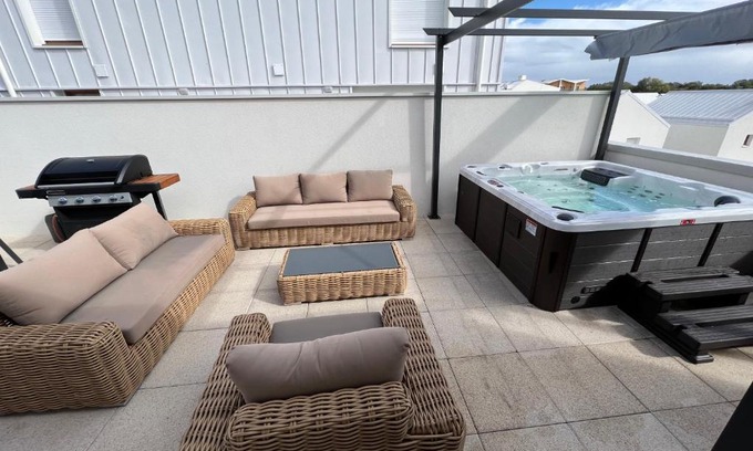 Bussy-Saint-Georges Apartment | Disney/Paris -Jacuzzi -3 Bedroom