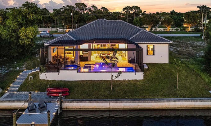 Burnt Store House | Dive into Fun & Relaxation at Waterfront Paradise - Sunset Haven