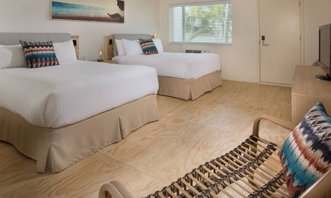 St. Pete Beach Resort | Dive Into Your Dream Vacation! 4 Relaxing Units, Pet-friendly Property, Pool