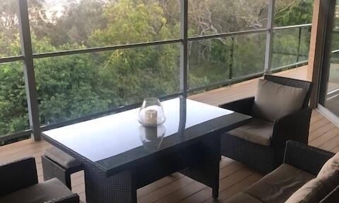 Albury House | Divine Views on Roper - Glorious three bedroom, two bathroom townhouse with views to die fo!