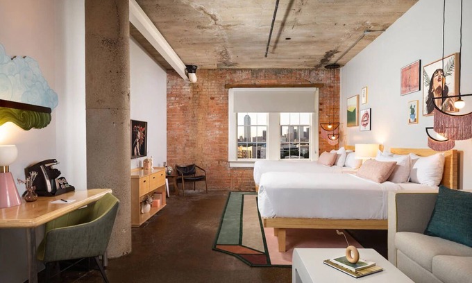 Downtown Dallas Hotel | Dlux Double Queen Room in Canvas Hotel Dallas: Dallas Skyline View!