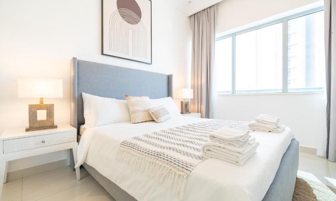 Downtown Dubai House | Dlx 21st Flr 3BR Pool Gym Near Mall by Belvilla