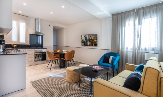 Historical Center Apartment | Dlx Int 2 Bed 3 Bath