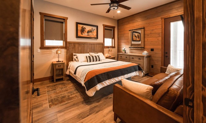 Preston House | DMR Cabin 5 | One-Level | King & Kid Suite | Max Capacity 7