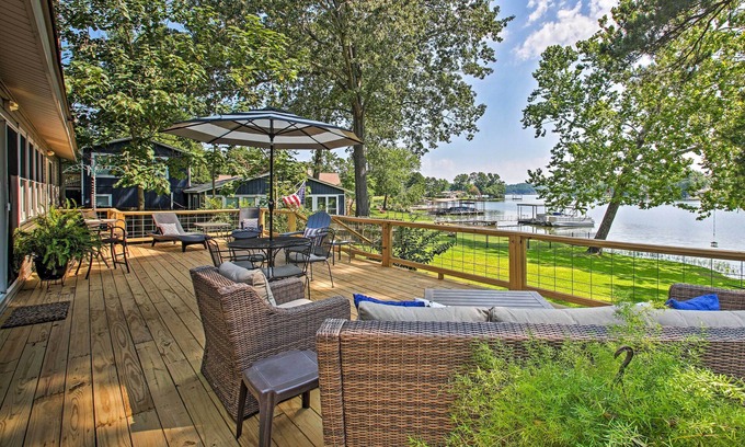 Hot Springs House | Dock & Lake Access: Tranquil Home in Hot Springs