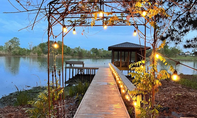 Augusta House | Dockside - Private Dock - Lake Olmstead